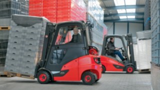 Wózek widłowy na gaz H18 EVO firmy Linde Material Handling jest wyjątkowo kompaktowy. Wózek widłowy na gaz H18 EVO firmy Linde Material Handling
