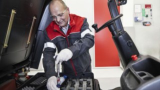 Technik Linde przy pracy Technik Linde przy pracy