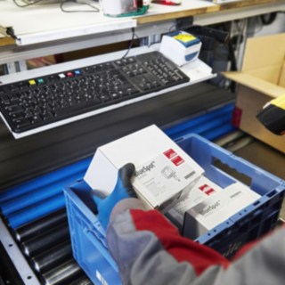 Pakowanie części zamiennych Linde Oryginalne części zamienne Linde pakowane dla klienta w magazynie Linde