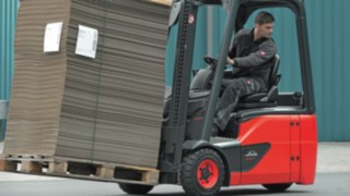 Wózki widłowe UDT. Co musisz wiedzieć? Wózki widłowe UDT. Co musisz wiedzieć?