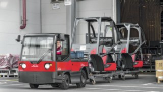 tow_truck-moving-manufacturing-4318_8865