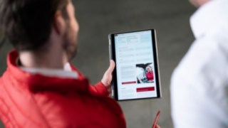 System zarządzania flotą firmy Linde Material Handling łączy maszyny w sieci i umożliwia ich nadzorowanie. System zarządzania flotą firmy Linde Material Handling