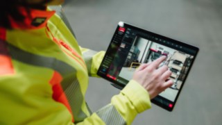Tablet jest pomocny w udzielaniu porad z zakresu bezpieczeństwa firmy Linde MH. Tablet jest pomocny w udzielaniu porad z zakresu bezpieczeństwa firmy Linde MH.
