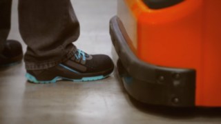 Active Foot Bumper firmy Linde podczas pracy. Active Foot Bumper firmy Linde podczas pracy.