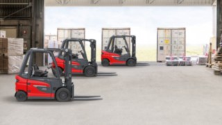 Nowa generacja wózków widłowych z przeciwwagą firmy Linde Material Handling Maszyny z nową platformą wózków widłowych z przeciwwagą firmy Linde Material Handling