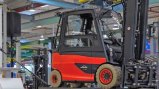 Przekazanie 750 000. wózka widłowego firmy Linde Material Handling Przemówienie Sabine Neuß z okazji przekazania klientowi 750 000. wózka widłowego firmy Linde Material Handling.