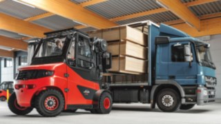 Elektryczny wózek widłowy E60 – E80 firmy Linde Material Handling