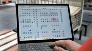 Ekran komputera z oprogramowaniem sterującym C-MATIC firmy Linde MH.