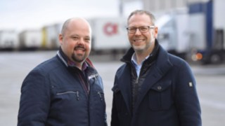 Christian Czemmel i Heiko Weißert zainicjowali w grupie Fritz zamianę baterii kwasowo-ołowiowych na nowoczesne baterie litowo-jonowe firmy Linde. Christian Czemmel, kierownik działu transportu towarów drobnicowych w grupie Fritz, oraz Heiko Weißert, specjalista ds. kluczowych klientów partnera sieciowego Linde