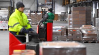 Wózki paletowe T20 SP wyposażone w baterię litowo-jonową firmy Linde Material Handling dbają o dodatni efekt w grupie Fritz. W magazynie grupy Fritz używane są dwa wózki paletowe z baterią litowo-jonową T20 SP firmy Linde Material Handling.