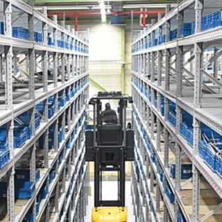 Wózki do komisjonowania podczas pracy w Heidelberger Druckmaschinen AG Wózki do komisjonowania podczas pracy w Heidelberger Druckmaschinen AG