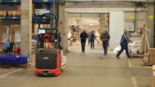 Materiał wideo o zastosowaniu wózka podnośnikowego L-MATIC w firmie HOLTER