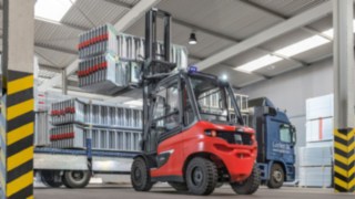 Wózek Linde X50 jest poddawany gruntownym testom w firmie Layher od października 2022. Wózek Linde X50 jest poddawany gruntownym testom w firmie Layher od października 2022.