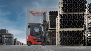 Specjalista w dziedzinie tworzyw sztucznych Ostendorf w 100% polega na wózkach przemysłowych i technologii automatyzacji Linde. Linde Xi20 PH w Ostendorf podczas pracy na terenie firmy.