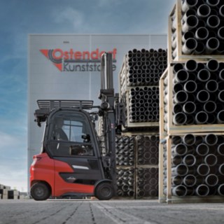 Wózek widłowy paletowy elektryczny od Linde