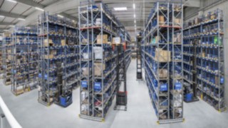 V modular wspiera pracowników zajmujących się kompletacją zamówień podczas prac na wysokości.