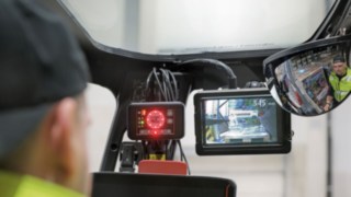 Pracownicy firmy Seifert Logistics z Linde Dynamic Mast Control 