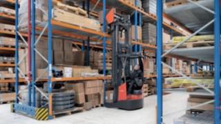Kiedy warto zainwestować w wózki wysokiego składowania (reach trucks)? Kiedy warto zainwestować w wózki wysokiego składowania (reach trucks)?