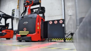 Trzy wózki L-MATIC firmy Linde Material Handling są istotnym elementem procesów przepływu materiałów w ebm-papst w Mulfingen. Wózek L-MATIC firmy Linde Material Handling w firmie ebm-papst w Mulfingen