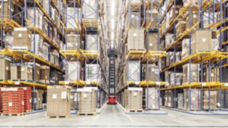 Innowacyjny system Active Stability Control (ASC) firmy Linde Material Handling może wyrównać nierówności podłoża między lewą a prawą stroną korytarza do 10 mm przy zachowaniu odpowiednich odstępów bezpieczeństwa. Innowacyjny system Active Stability Control (ASC) firmy Linde Material Handling może wyrównać nierówności podłoża między lewą a prawą stroną korytarza do 10 mm przy zachowaniu odpowiednich odstępów bezpieczeństwa.