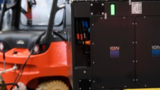 Firma Linde Material Handling wzbogaca swoją ofertę baterii Li-ION dla wózków widłowych z przeciwwagą o udźwigu od 2 do 8 ton