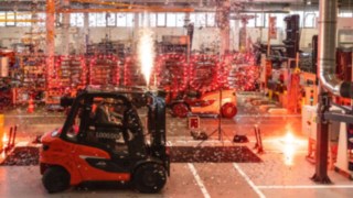 Firma Linde dostarcza klientowi w Hiszpanii swój przełomowy wózek Firma Linde dostarcza klientowi w Hiszpanii swój przełomowy wózek