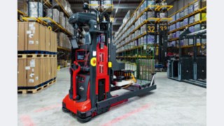 Robotic Case Picker (RoCaP) firmy Linde MH z wieloosiowym ramieniem chwytakowym do autonomicznego komisjonowania w magazynie