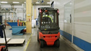 Linde Safety Guard podczas pracy w Smurfit Kappa LithoPac. Linde Safety Guard w Smurfit Kappa LithoPac