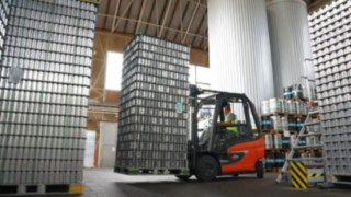 E25 sprawdza się również w wymagającym środowisku browaru. Wideo o użyciu Linde E25 w BrewDog
