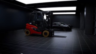 Nasze nowe e-trucki X20 - X35 bez trudu dotrzymują kroku naszym silnikom spalinowym H20 - H35. Film o współpracy pomiędzy Linde i Porsche Engineering