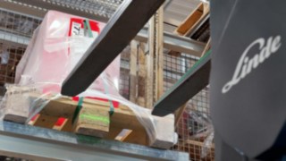 Wózki wysokiego podnoszenia (masztowe) firmy Linde Material Handling Widły wózka wysokiego podnoszenia firmy Linde Material Handling