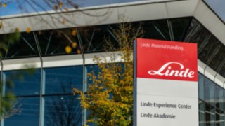 Bezpieczeństwo w magazynie dzięki programom szkoleniowym firmy Linde Material Handling Program szkoleniowy firmy Linde Material Handling pomaga w ciągłej poprawie poziomu bezpieczeństwa w magazynie.