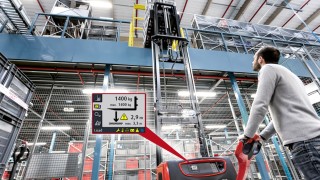 Linde Load Management Advanced firmy Linde Material Handling Dzięki systemowi Linde Load Management Advanced firmy Linde Material Handling obsługa ładunków za pomocą wózka podnośnikowego jest znacznie łatwiejsza i bezpieczniejsza.