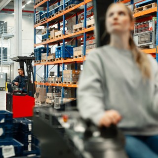 Wynajem długoterminowy wózków widłowych Linde – elektryczne, spalinowe i wysokiego składowania