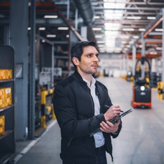 Koszty systemów regałowych w magazynie