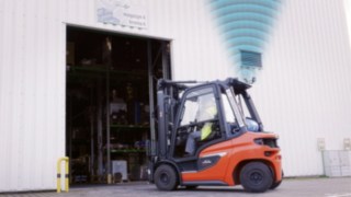 Wózek gazowy Linde z systemami bezpieczeństwa w bekuplast