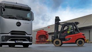 Jakie rozwiązania zwiększają bezpieczeństwo pracy z ciężkimi ładunkami?