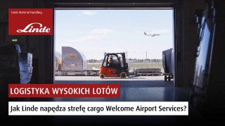 Film przedstawiający wózki widłowe Linde w strefie cargo Welcome Airport Services na tle lotniska w Warszawie 