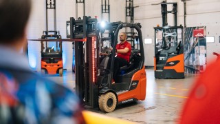 Premierowy pokaz wózka widłowego Roadster na tle N20